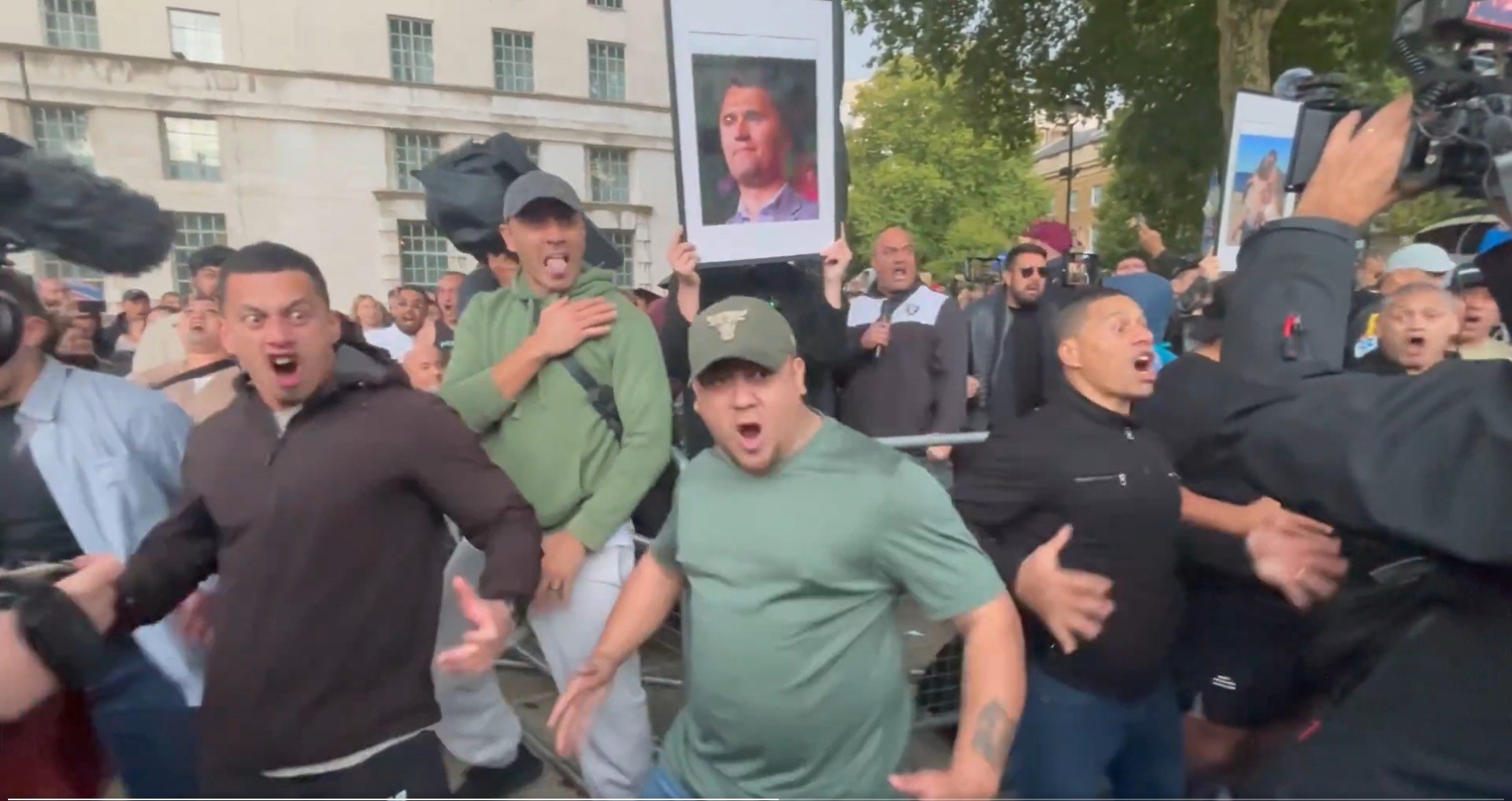 En todo el mundo: los líderes mundiales y la gente cotidiana honran a Charlie Kirk | El experto de la puerta de entrada