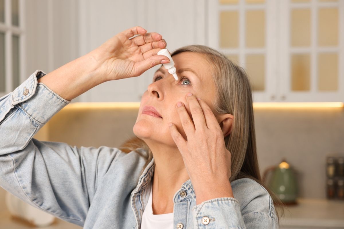 Las gotas para los ojos pueden algún día reemplazar las gafas de lectura y podría ayudar a nuestra visión a medida que envejecemos