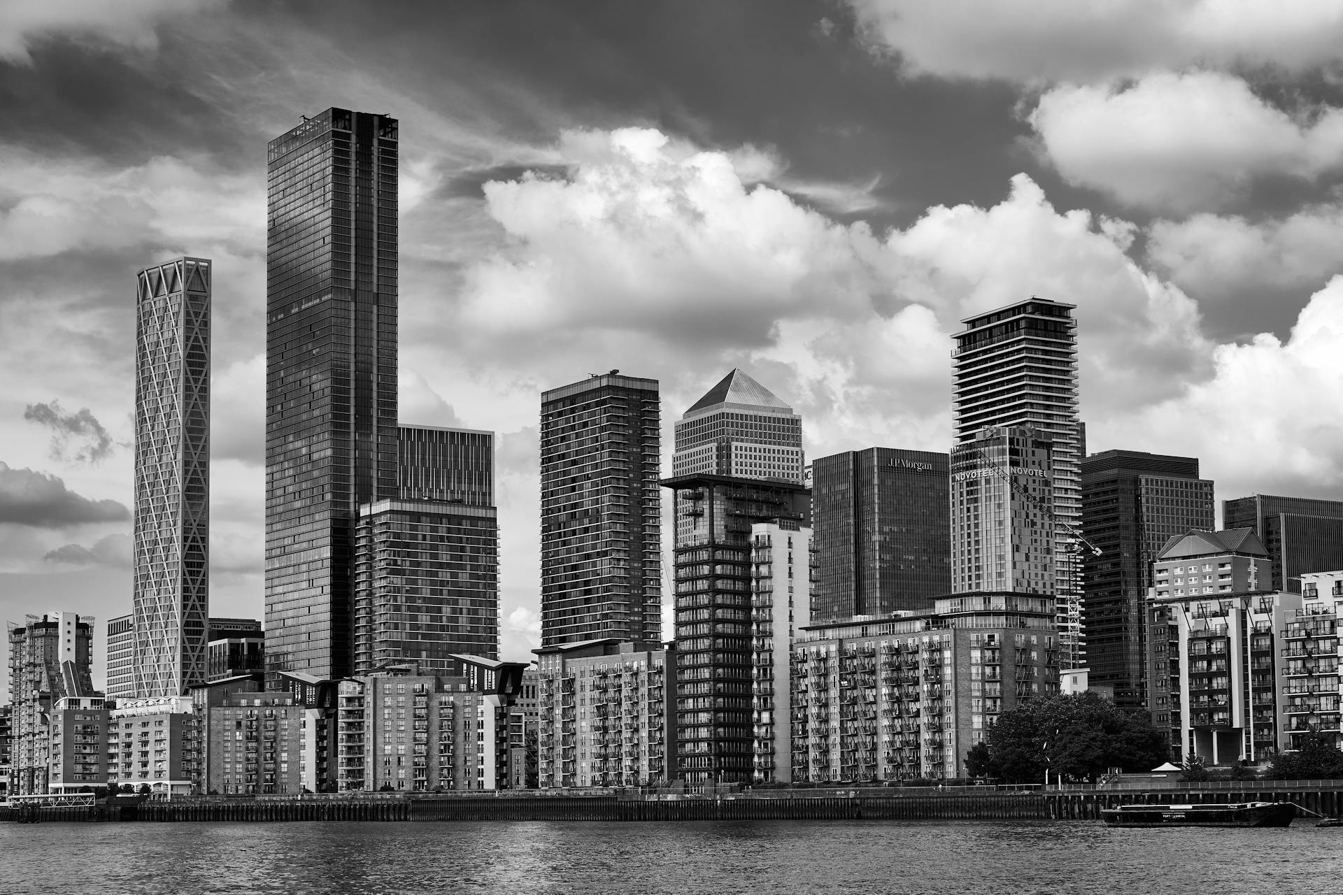 Las empresas del Reino Unido aumentan la inversión de IA a pesar de la incertidumbre económica, el índice de Barclays encuentra