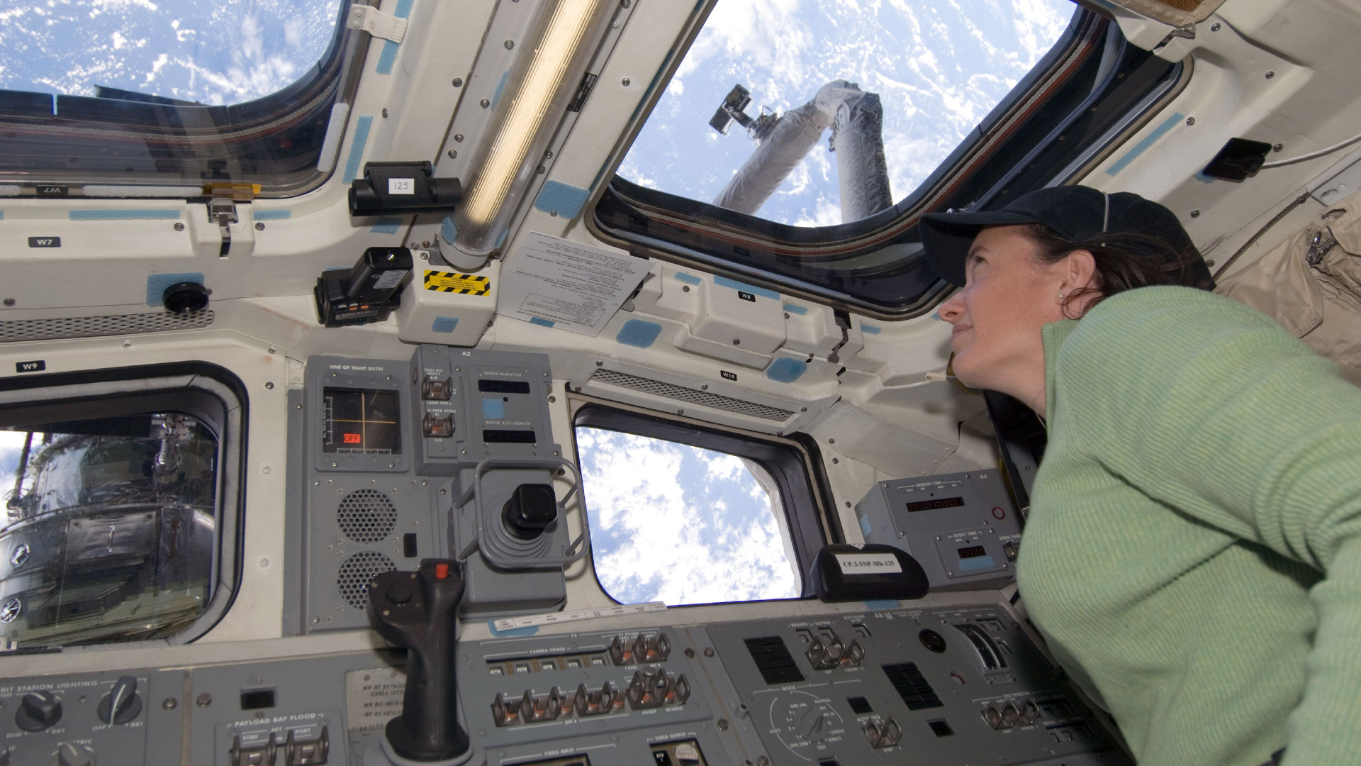 La astronauta Megan McArthur, primera mujer del piloto SpaceX Dragon, se retira después de una carrera de 25 años de la NASA